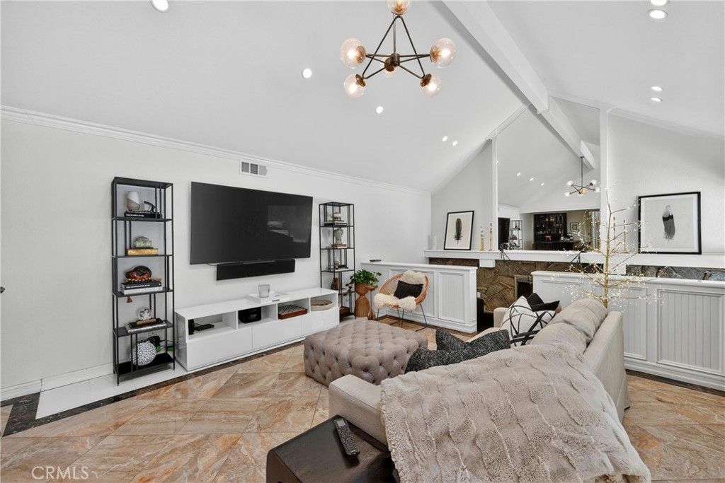 Image 16 of property listing at 1812 Overview Circle, North Tustin, CA 92705