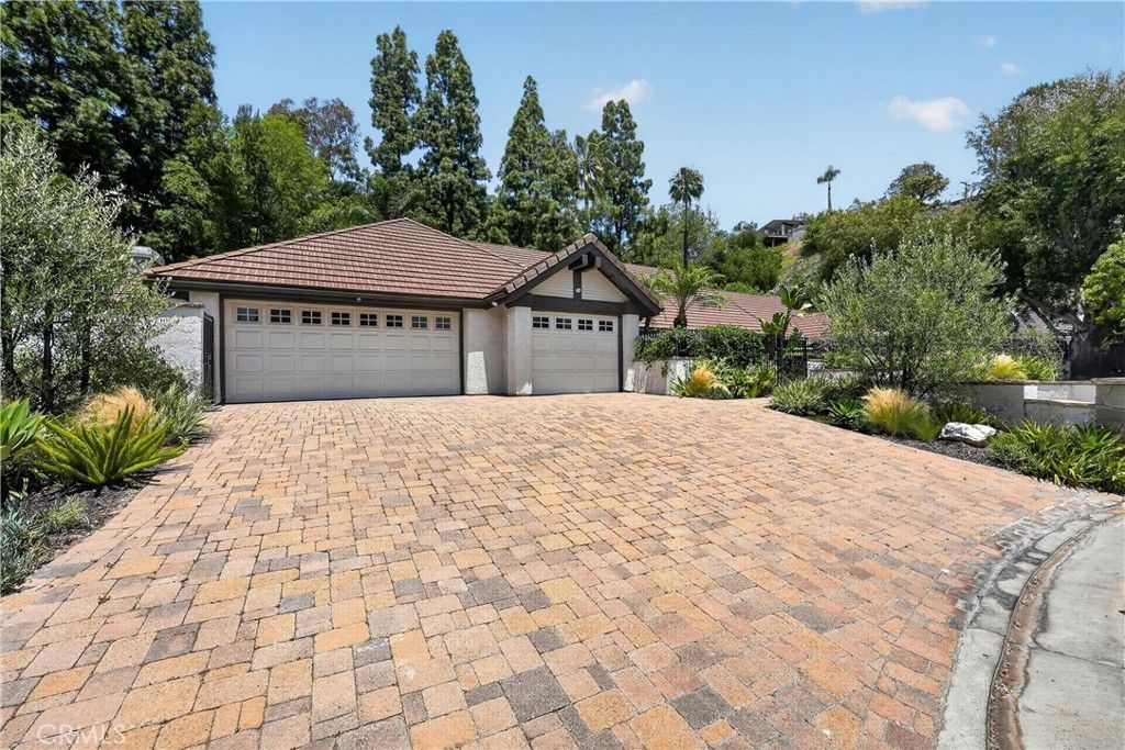 Image 2 of property listing at 1812 Overview Circle, North Tustin, CA 92705