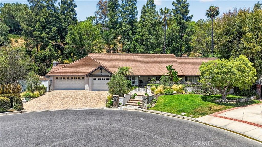 Image 3 of property listing at 1812 Overview Circle, North Tustin, CA 92705