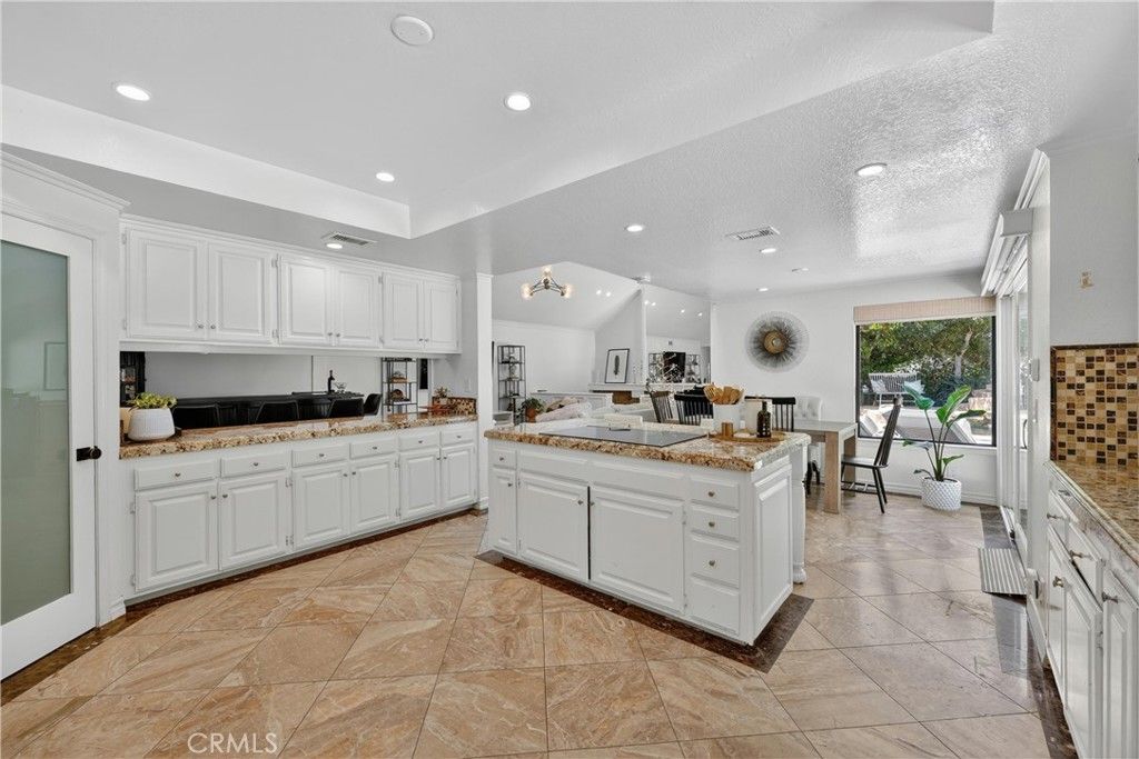 Image 31 of property listing at 1812 Overview Circle, North Tustin, CA 92705