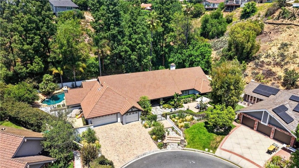 Image 4 of property listing at 1812 Overview Circle, North Tustin, CA 92705