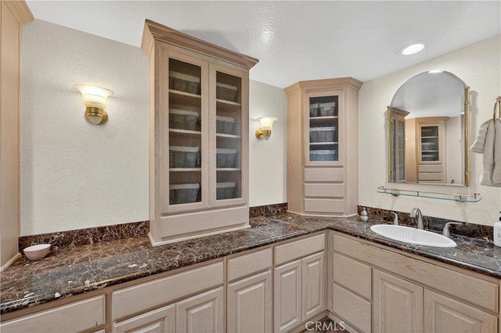 Image 40 of property listing at 1812 Overview Circle, North Tustin, CA 92705