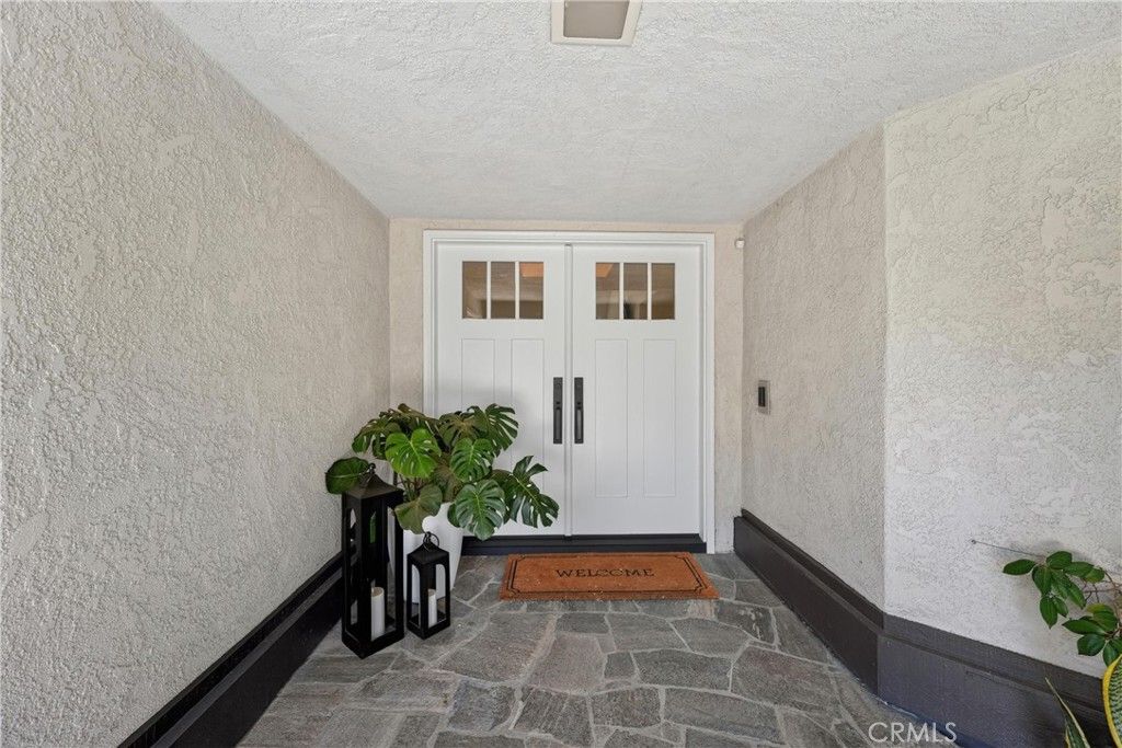Image 5 of property listing at 1812 Overview Circle, North Tustin, CA 92705