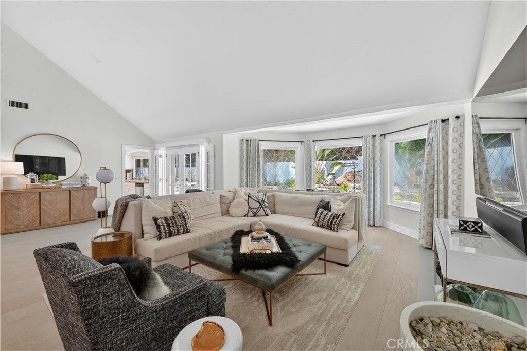Image 6 of property listing at 1812 Overview Circle, North Tustin, CA 92705