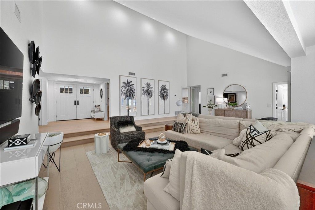 Image 7 of property listing at 1812 Overview Circle, North Tustin, CA 92705