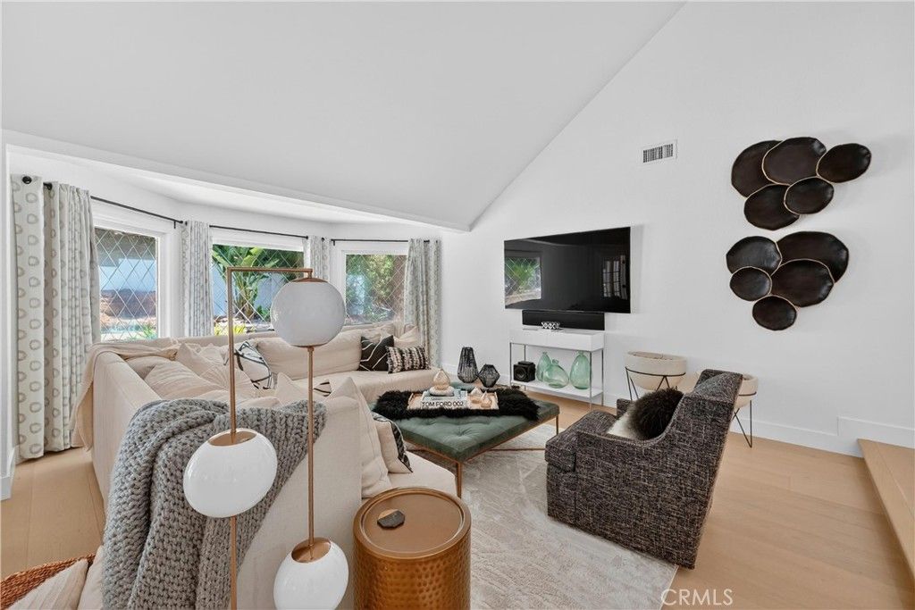 Image 8 of property listing at 1812 Overview Circle, North Tustin, CA 92705