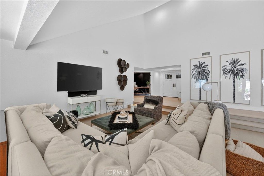 Image 9 of property listing at 1812 Overview Circle, North Tustin, CA 92705
