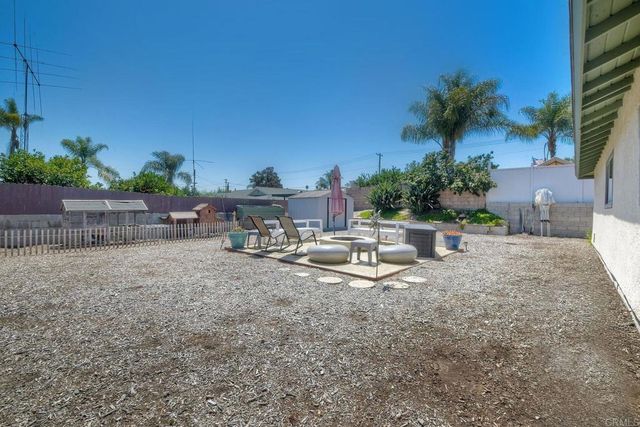 520 Starling Drive, Vista, CA 92083