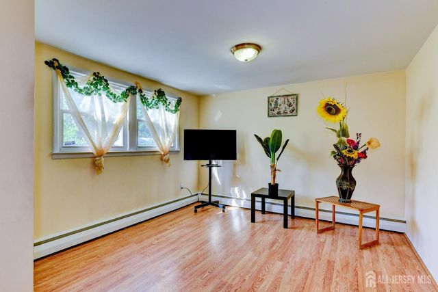 533 Ellis Parkway, Piscataway, NJ 08854