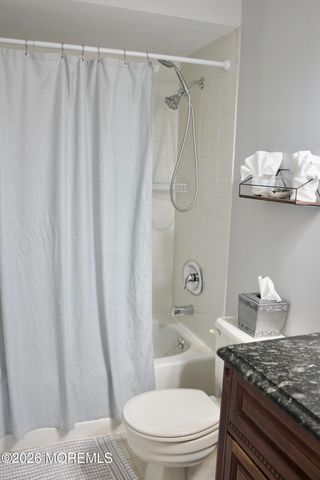 33 Balmoral Court, Matawan, NJ 07747