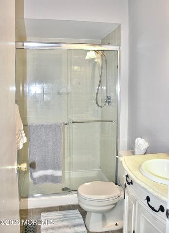 33 Balmoral Court, Matawan, NJ 07747