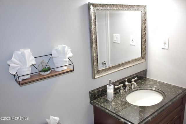 33 Balmoral Court, Matawan, NJ 07747