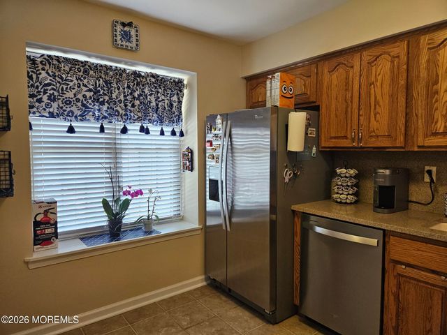 33 Balmoral Court, Matawan, NJ 07747