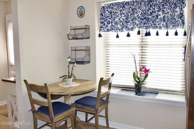 33 Balmoral Court, Matawan, NJ 07747