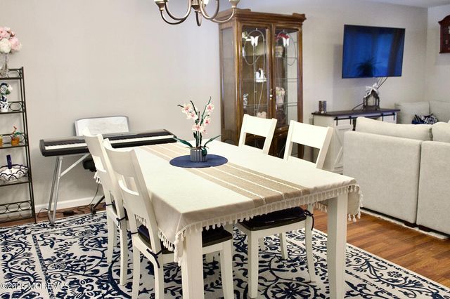 33 Balmoral Court, Matawan, NJ 07747