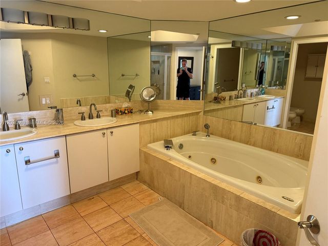 7000 Island Blvd 2403, Aventura, FL 33160