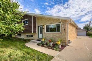 829 N Howard Avenue, Elmhurst, IL 60126