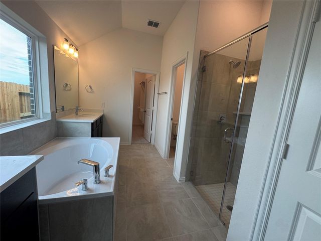 1090 Oakhurst Drive, Dayton, TX 77535
