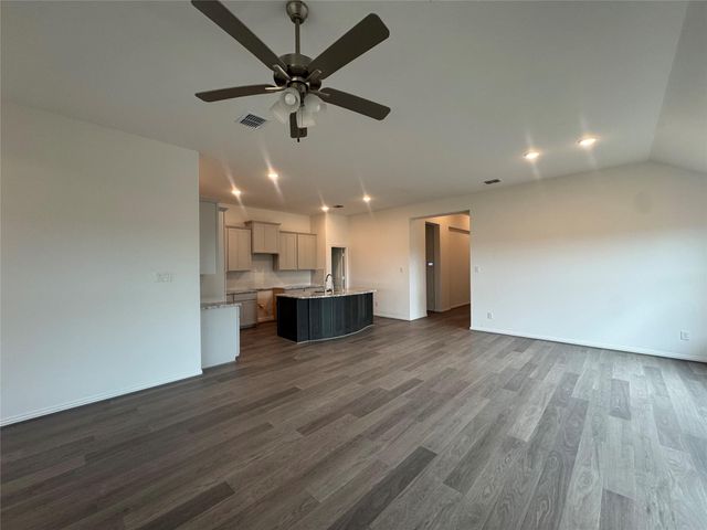 1090 Oakhurst Drive, Dayton, TX 77535