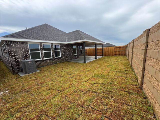 1090 Oakhurst Drive, Dayton, TX 77535