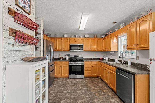 637 Angela Drive, Temple, GA 30179