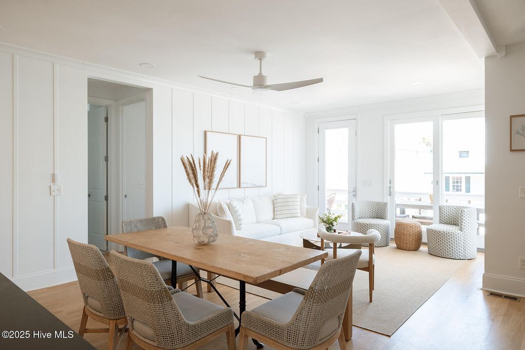 Image 11 of property listing at 16 E Henderson Street Unit A, Wrightsville Beach, NC 28480