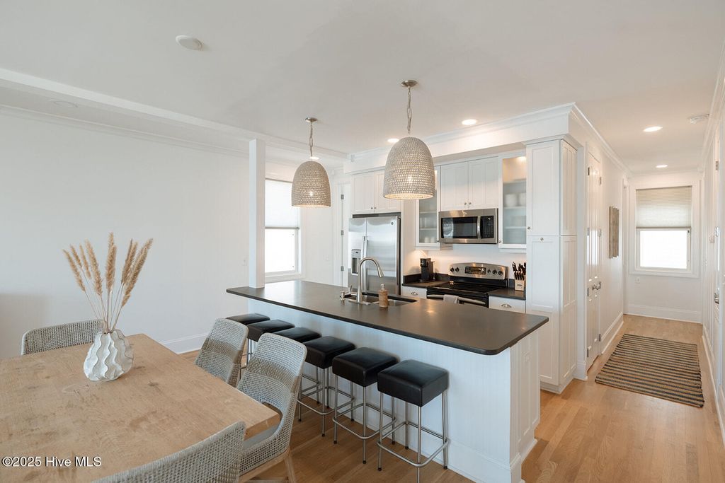 Image 13 of property listing at 16 E Henderson Street Unit A, Wrightsville Beach, NC 28480