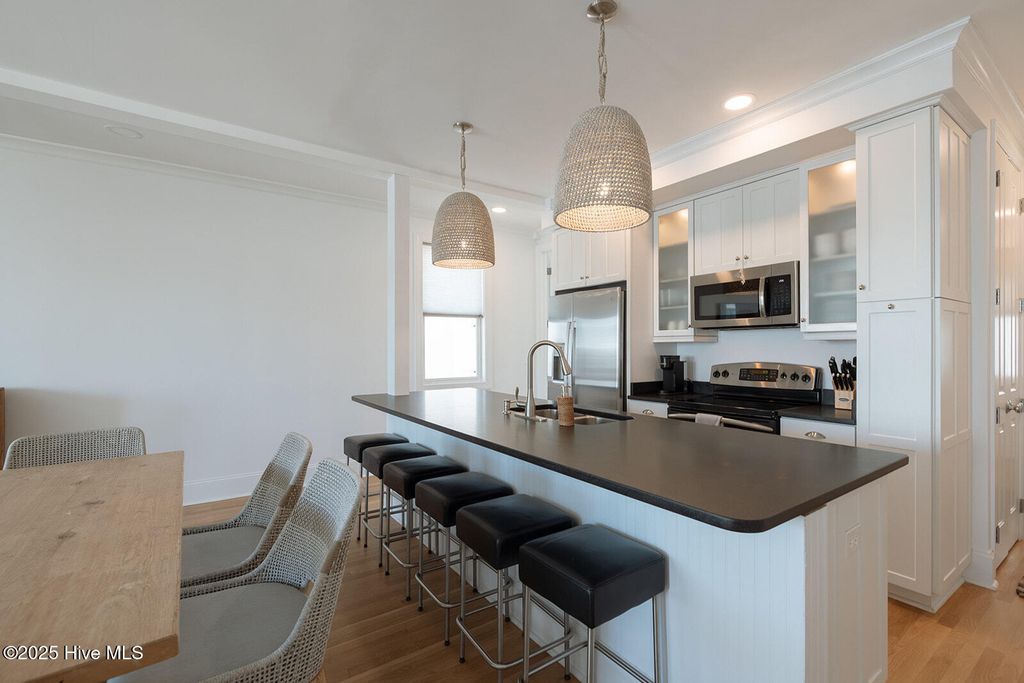 Image 14 of property listing at 16 E Henderson Street Unit A, Wrightsville Beach, NC 28480