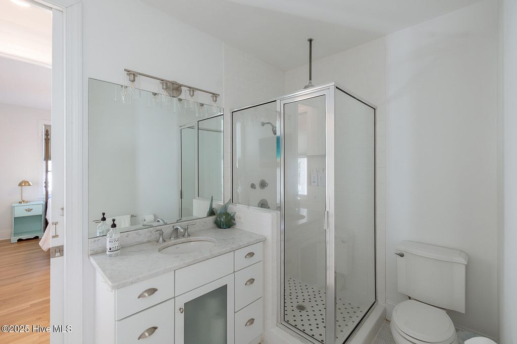 Image 22 of property listing at 16 E Henderson Street Unit A, Wrightsville Beach, NC 28480