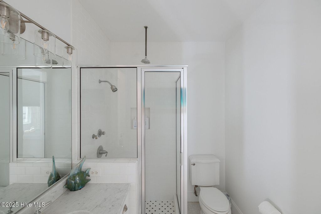 Image 23 of property listing at 16 E Henderson Street Unit A, Wrightsville Beach, NC 28480