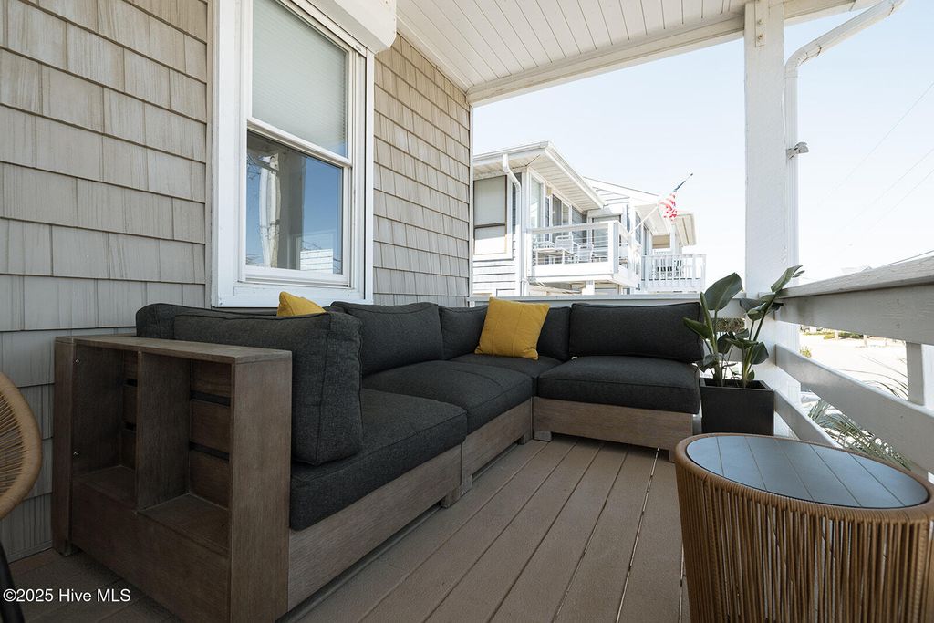 Image 4 of property listing at 16 E Henderson Street Unit A, Wrightsville Beach, NC 28480