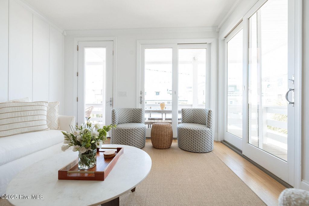 Image 7 of property listing at 16 E Henderson Street Unit A, Wrightsville Beach, NC 28480