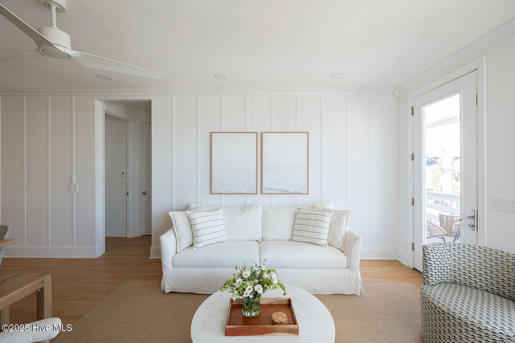 Image 8 of property listing at 16 E Henderson Street Unit A, Wrightsville Beach, NC 28480