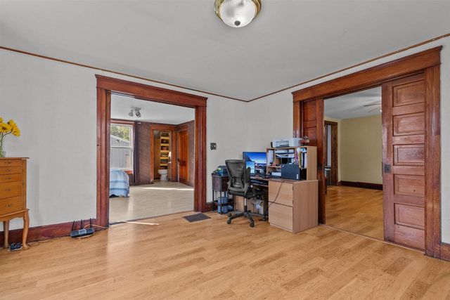 514 E BEACON AVENUE, New London, WI 54961