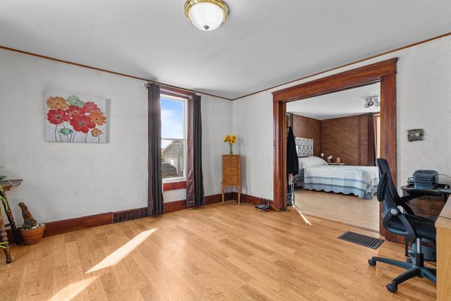 514 E BEACON AVENUE, New London, WI 54961