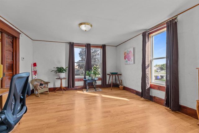 514 E BEACON AVENUE, New London, WI 54961