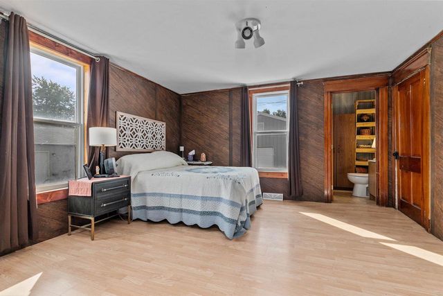 514 E BEACON AVENUE, New London, WI 54961