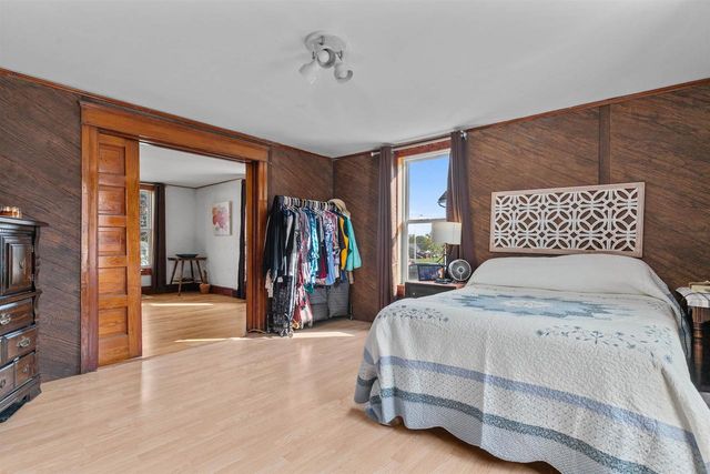 514 E BEACON AVENUE, New London, WI 54961