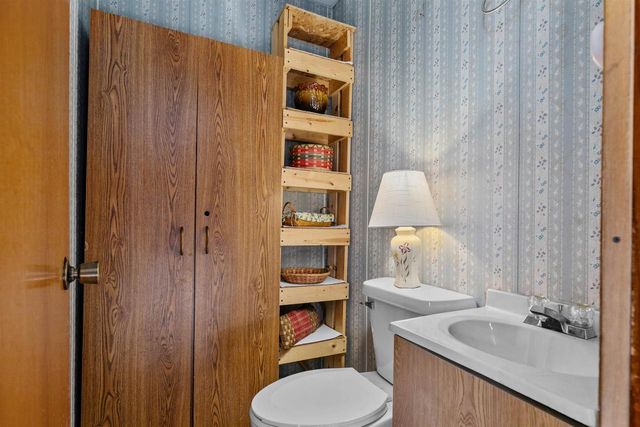 514 E BEACON AVENUE, New London, WI 54961