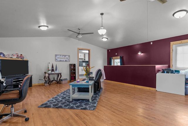 514 E BEACON AVENUE, New London, WI 54961