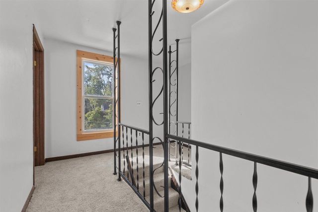 514 E BEACON AVENUE, New London, WI 54961