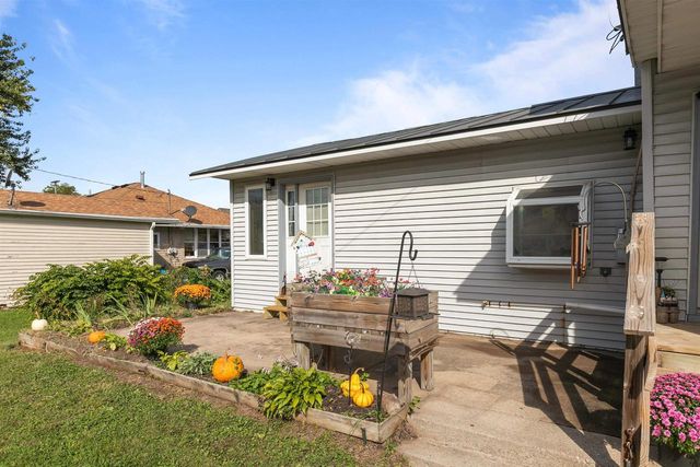 514 E BEACON AVENUE, New London, WI 54961