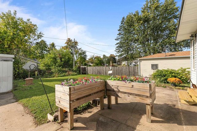 514 E BEACON AVENUE, New London, WI 54961