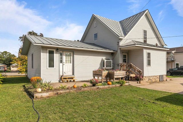 514 E BEACON AVENUE, New London, WI 54961