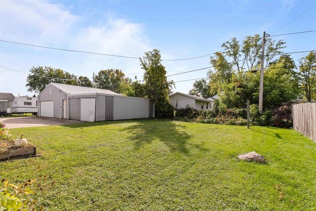 514 E BEACON AVENUE, New London, WI 54961