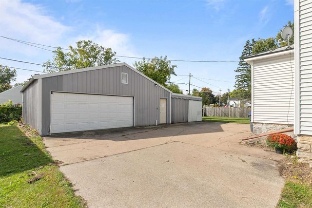 514 E BEACON AVENUE, New London, WI 54961