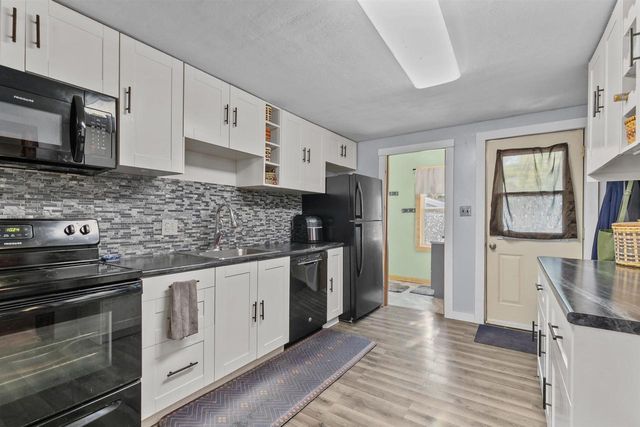 514 E BEACON AVENUE, New London, WI 54961