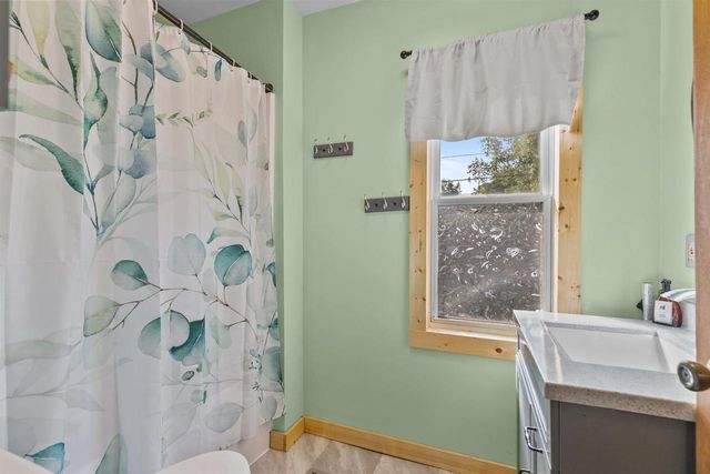 514 E BEACON AVENUE, New London, WI 54961