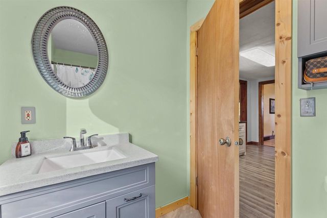 514 E BEACON AVENUE, New London, WI 54961