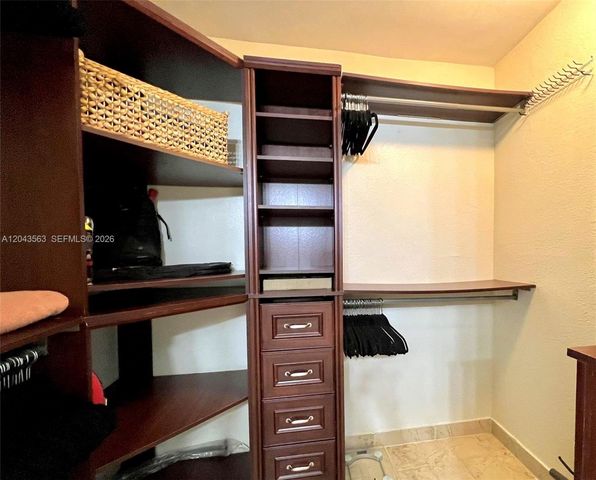 600 NE 36th St 1717, Miami, FL 33137
